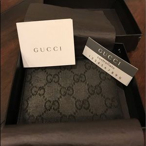 Gucci men’s wallet! Original box and tags. Used.